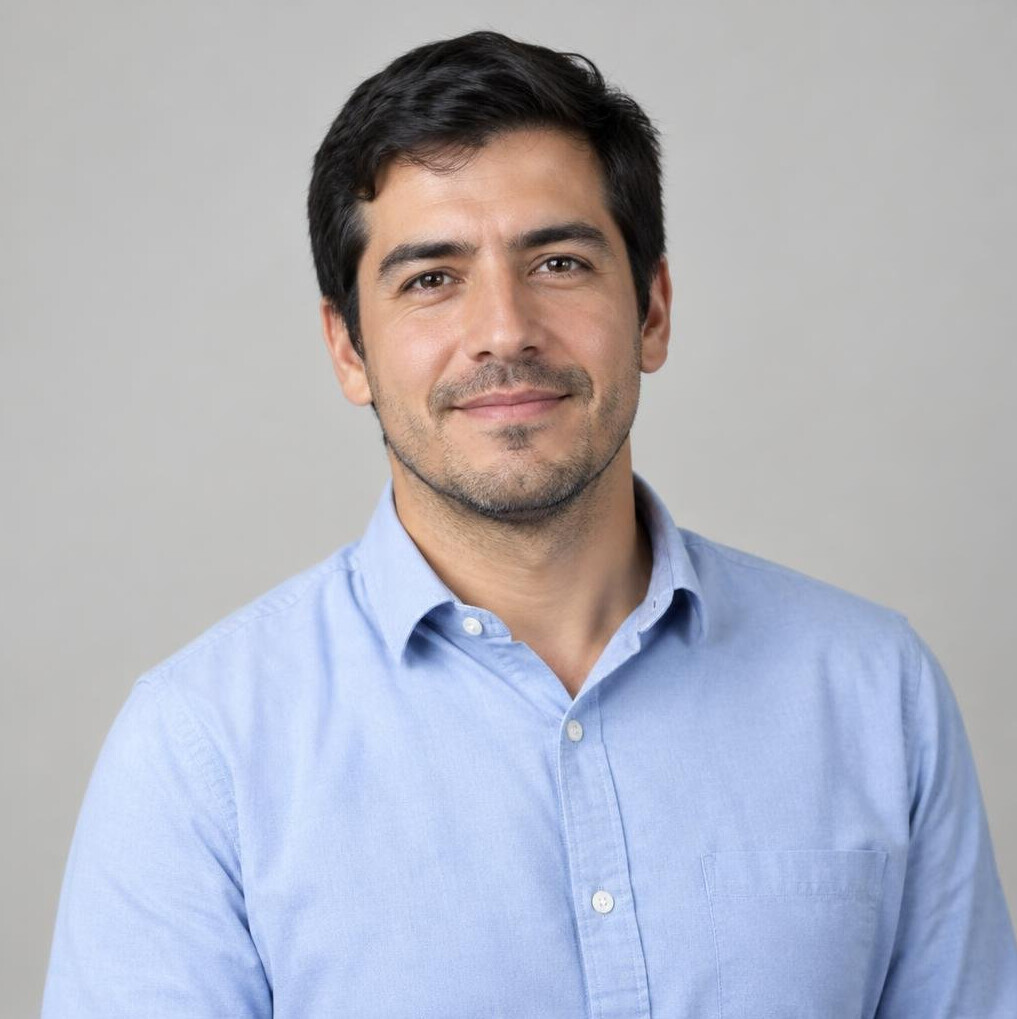 Portrait of a Chilean man documentalist in a blue shirt